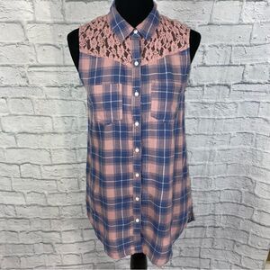 Wild pearl sleeveless plaid button down top w/lace back sz S women